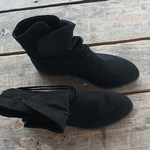 American Eagle By Payless Black Ankle Booties - Picture 1 of 3